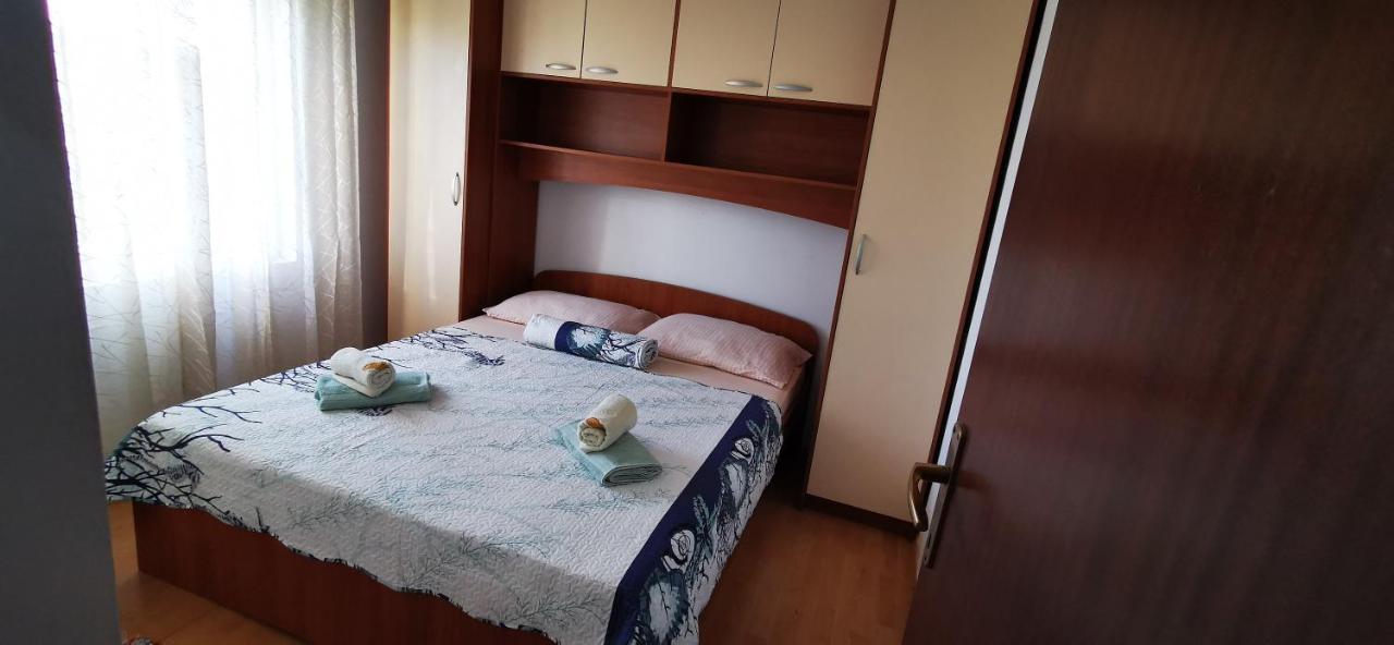 Apartmani Marija Kolan Exteriör bild