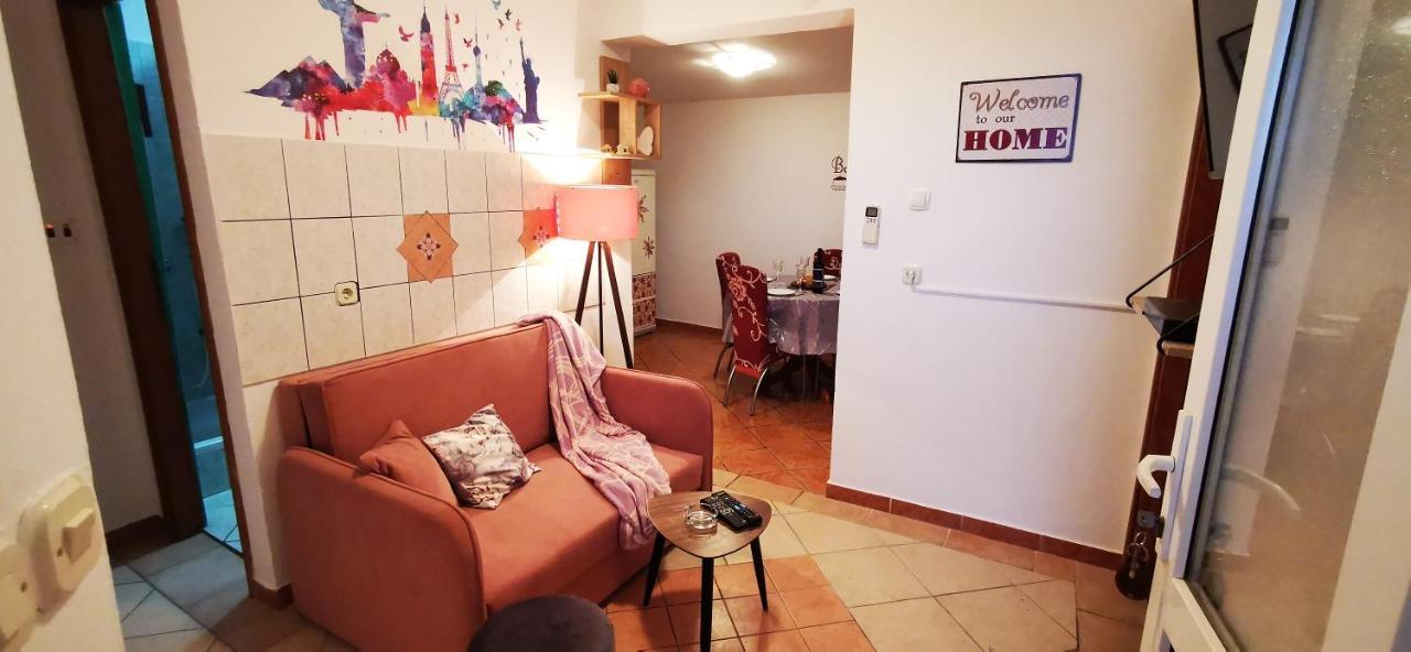 Apartmani Marija Kolan Exteriör bild