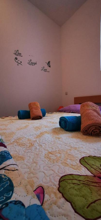 Apartmani Marija Kolan Exteriör bild
