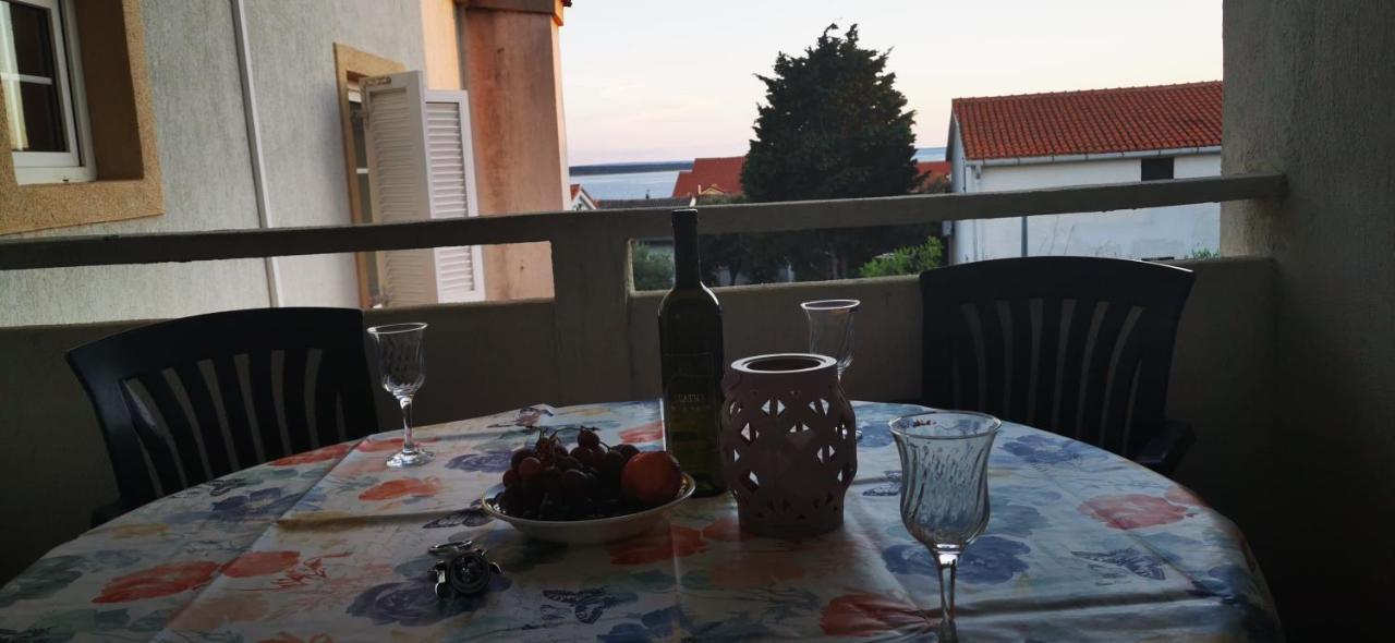 Apartmani Marija Kolan Exteriör bild