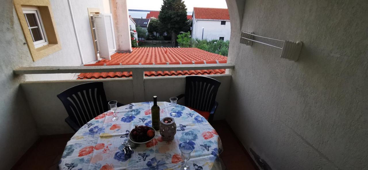 Apartmani Marija Kolan Exteriör bild