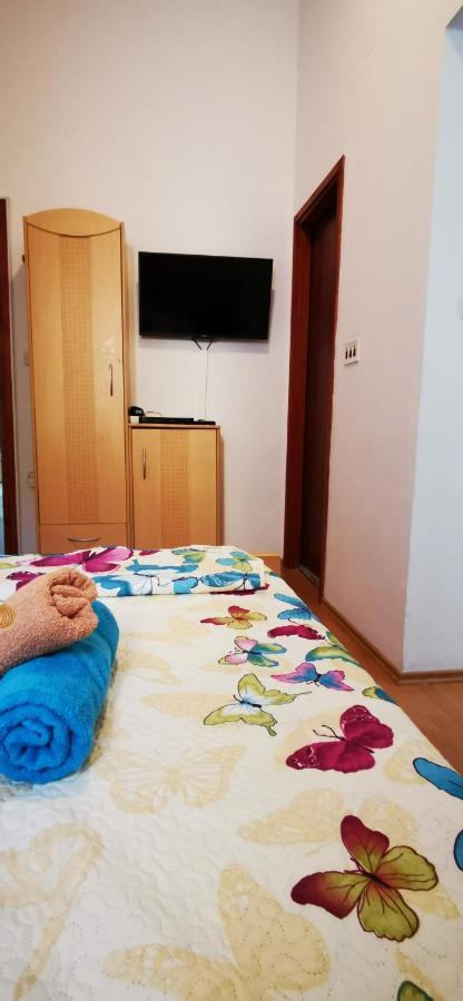 Apartmani Marija Kolan Exteriör bild
